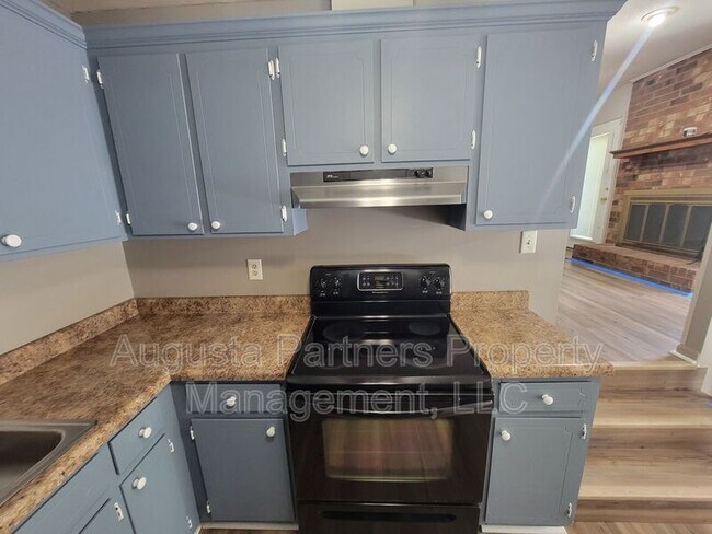 Building Photo - 3737 Woodcock Dr