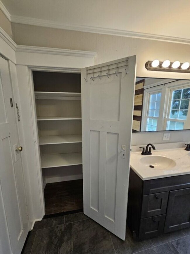 Building Photo - Updated 2 Bedroom (with flex/office space), 2.5 Bath Home with Attached Garage – $1,695/Month