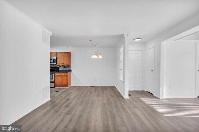 Building Photo - 21 Uxbridge Pl