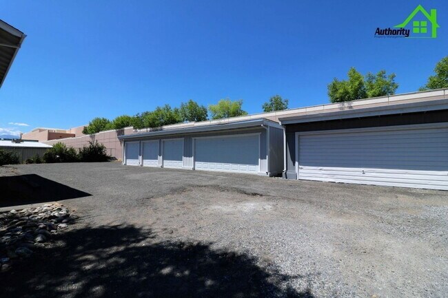 Building Photo - 900 Jamieson Ct