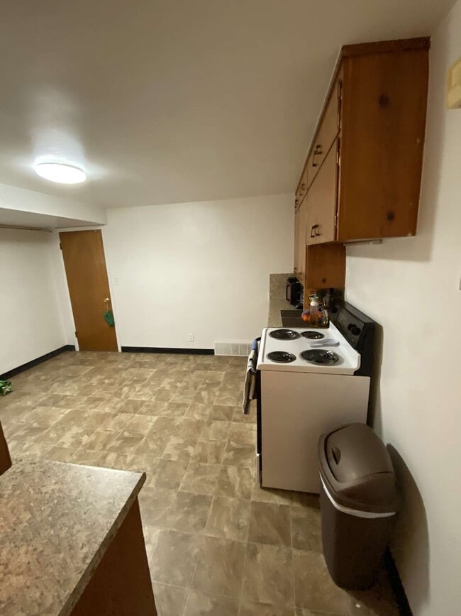 Building Photo - 486 W 100 N