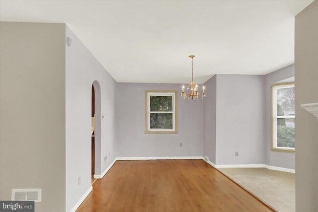 Building Photo - 117 E Maplewood Ave