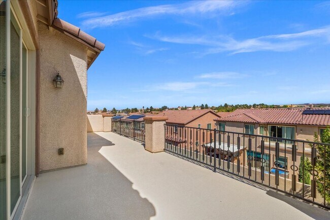 Building Photo - Fabulous Home with NexGen Sutie!