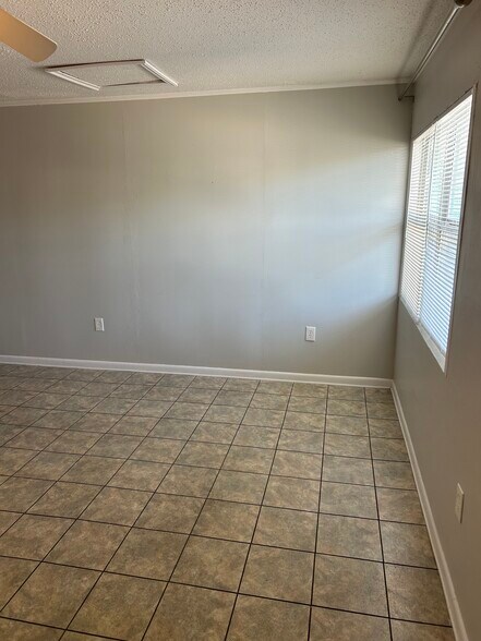 Building Photo - 302 Santa Rosa Blvd