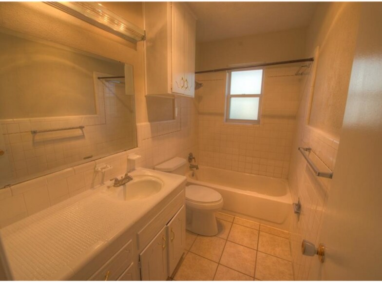 Building Photo - 801 Canyon Ridge Dr