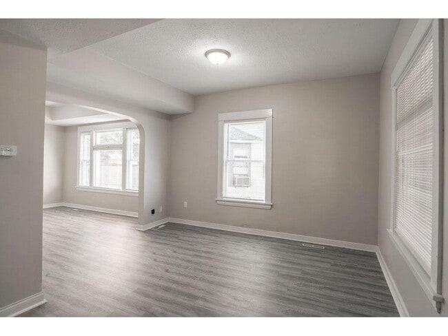 Primary Photo - 1606 Concordia Ave