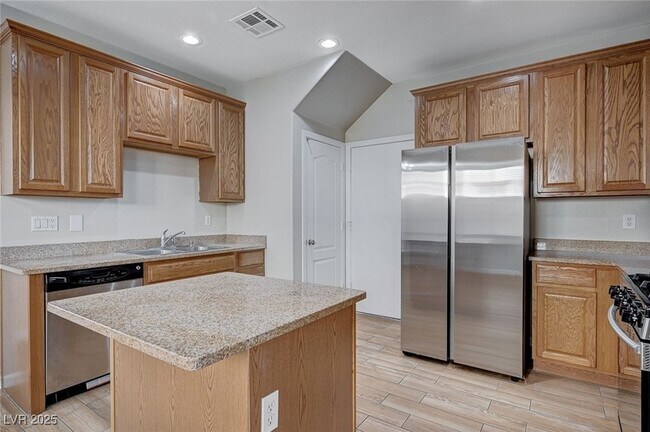 Building Photo - 684 Sumatra Pl