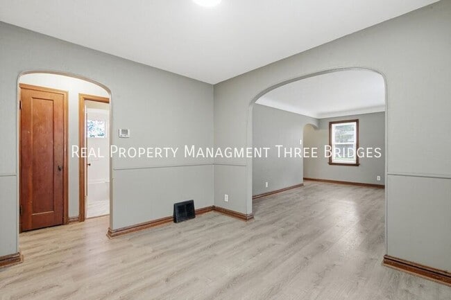Building Photo - 249 S Hartnett Ave