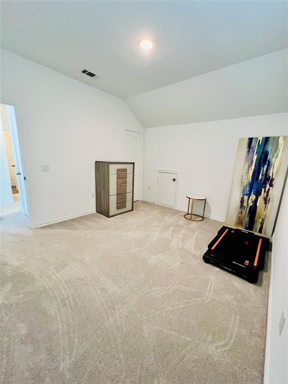 Building Photo - 15826 Dove Holw Dr
