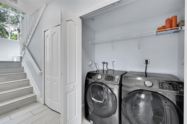 Building Photo - 150 Jacaranda Country Club Dr