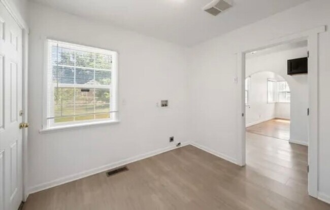 Building Photo - Charming 2 Bedroom Home with Fenced Backyard in Central Kennewick!