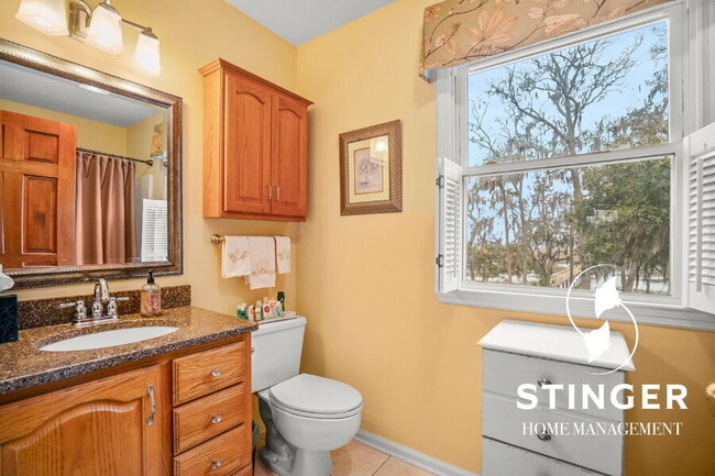 Building Photo - 1808 Lenora Dr