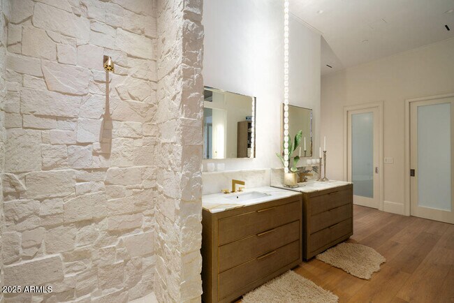 Building Photo - 50 W Palm Ln