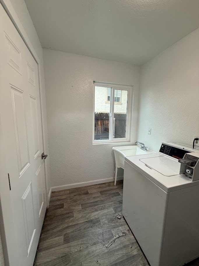 Shared Laundry Room - 28240 Via Princesa