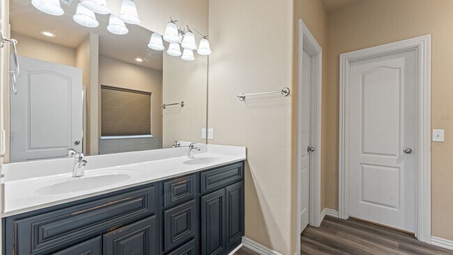 Building Photo - "Beautiful 3-Bedroom Haven with Fireplace ...