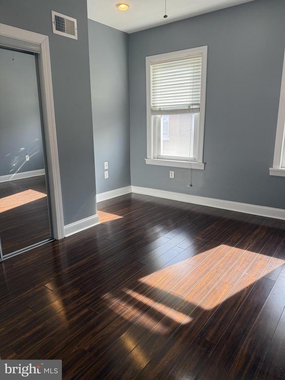 Building Photo - 347 Durfor St