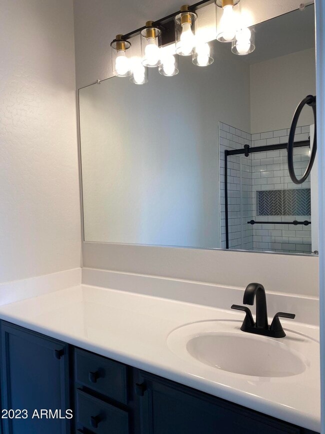 Building Photo - 2725 E Mine Creek Rd