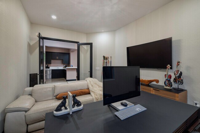 Building Photo - 33 Desert Juniper Ln