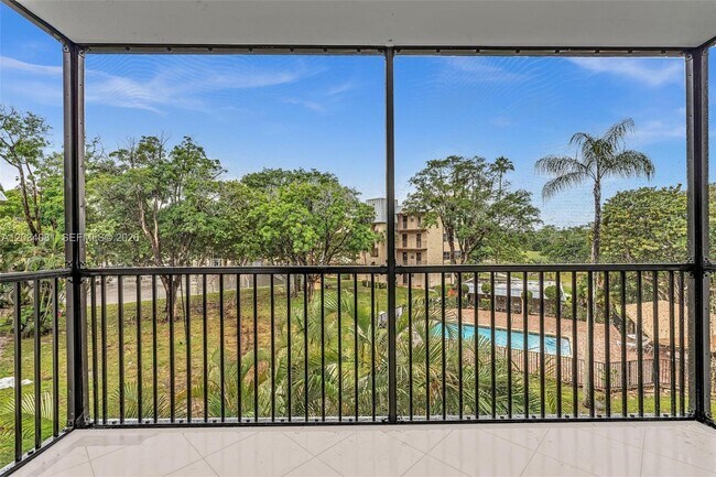 Building Photo - 5961 N Falls Cir Dr