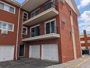 Building Photo - 4752 W 101st St