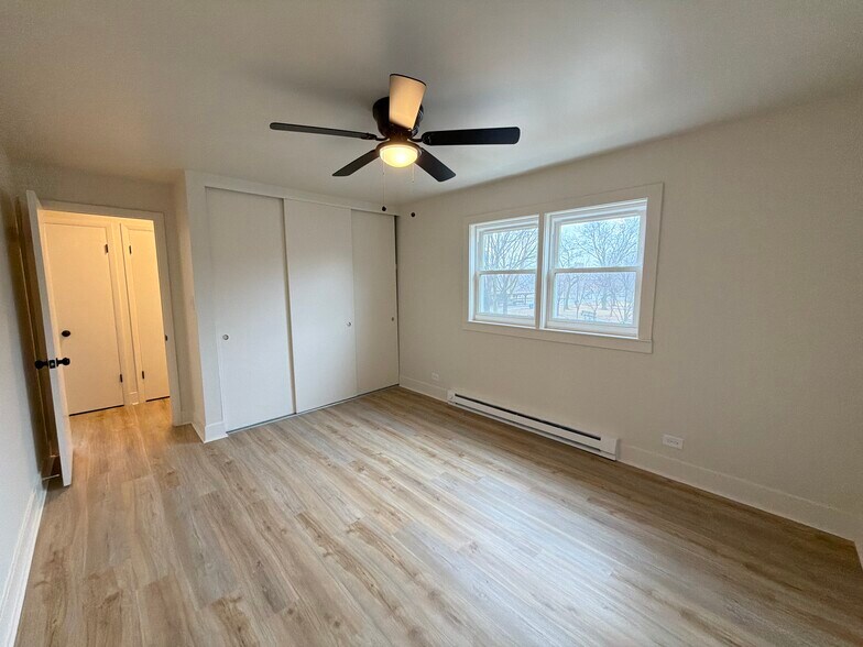 Building Photo - 11043 S Longwood Dr