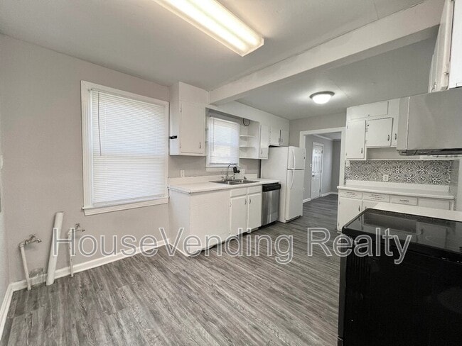 Building Photo - 1755 Dalton St