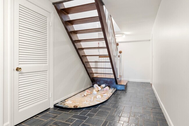 Building Photo - 23 Ocean St