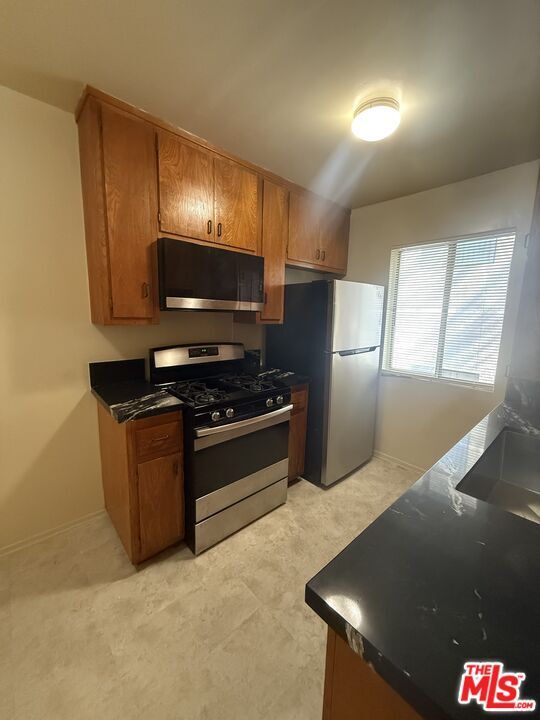 Building Photo - 1166 Amherst Ave