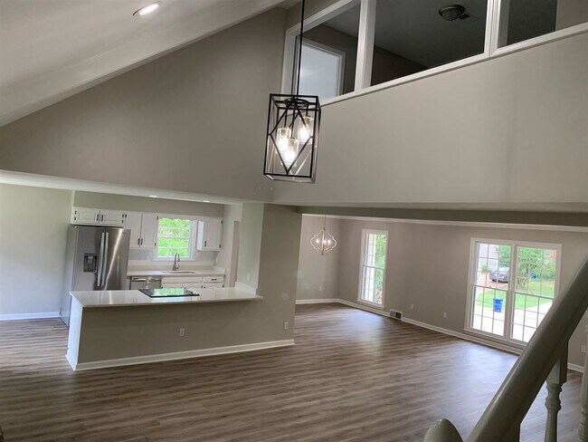 Building Photo - 3069 Circle Gate Dr
