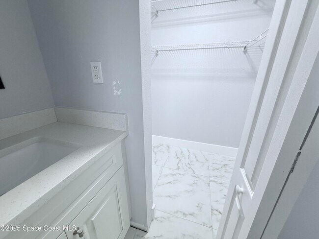 Building Photo - 2473 Largo Ave