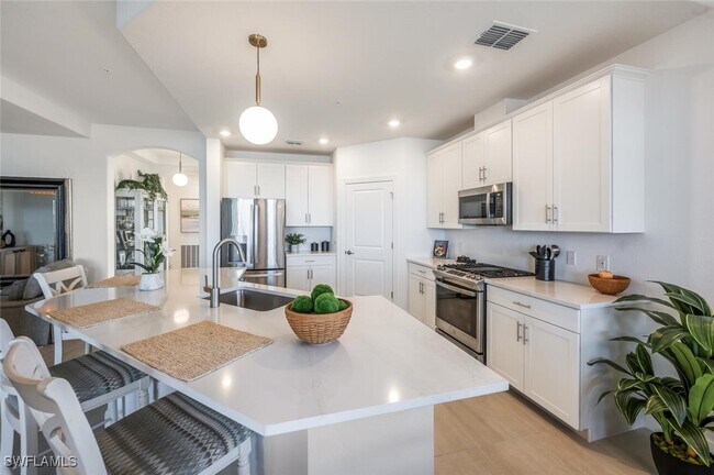 Building Photo - 16570 Ridgeview Cir