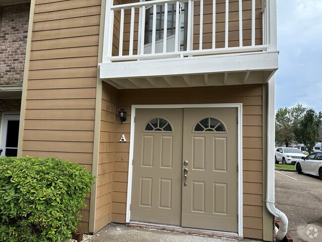 Building Photo - 421 Longwood Ct