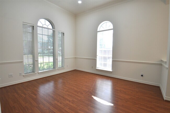 Building Photo - 1914 Sand Hollow Ln