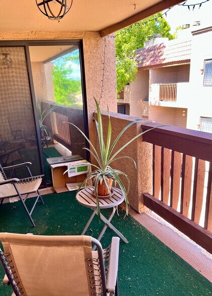 Main balcony - 3031 N Civic Center Plz