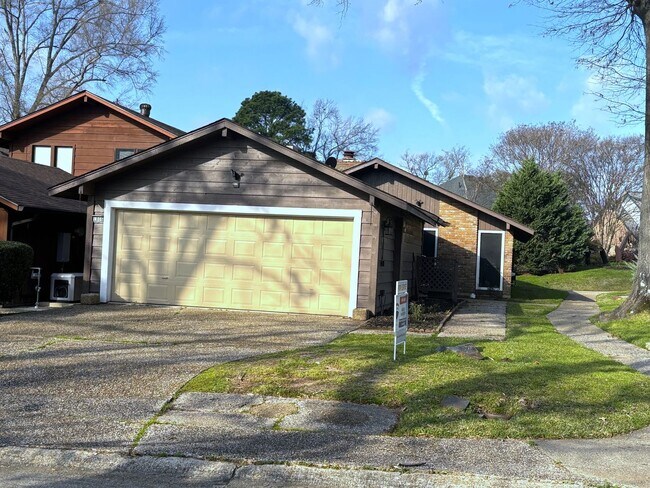 Building Photo - Lake View with Easy Access to I220