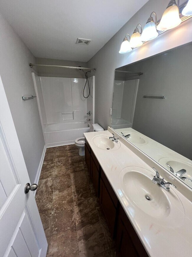 Building Photo - 941 Dawson Creek Way