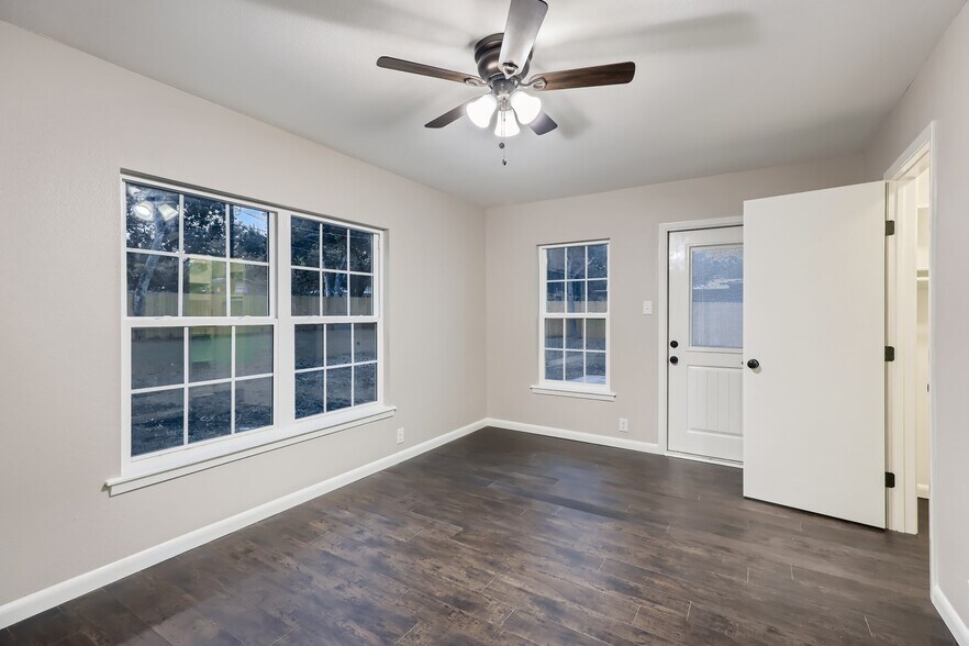 master bedroom split entry to patio - 225 Seford Dr