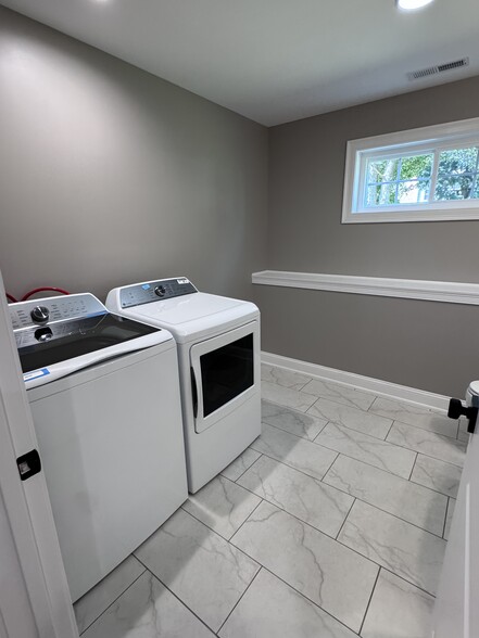 Building Photo - 21 Charles St