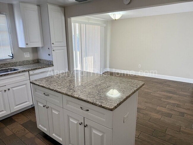 Building Photo - Single Family Home