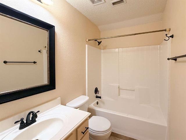 Building Photo - 1009 McKavett Dr