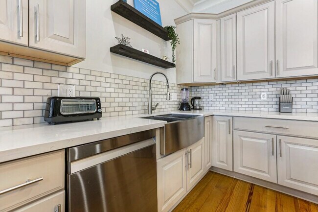 Building Photo - 1222 Carondelet St