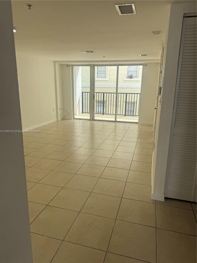 Building Photo - 2120 W Flagler St