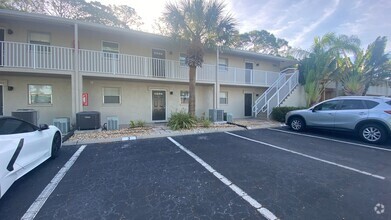 Building Photo - Updated 1-Bedroom Condo in a Gated Communi...
