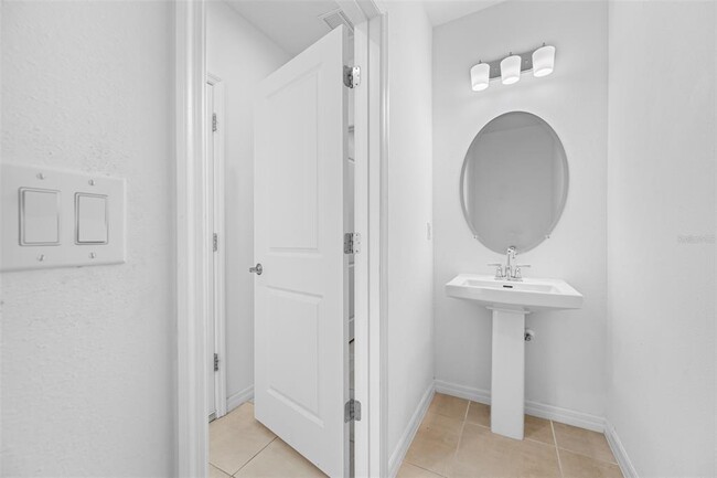 Building Photo - 5913 Laurelcrest Gln