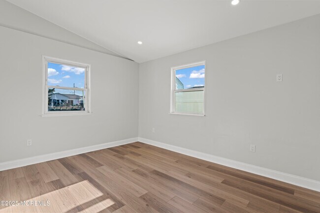Building Photo - 7 W Dory Dr