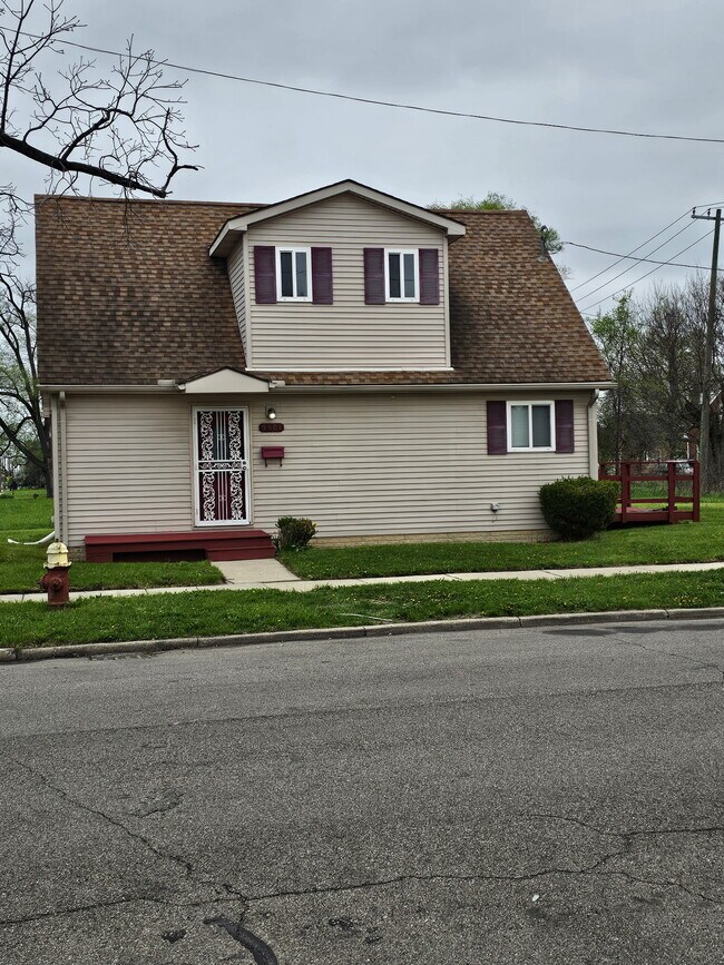 Building Photo - 9501 Lauder St