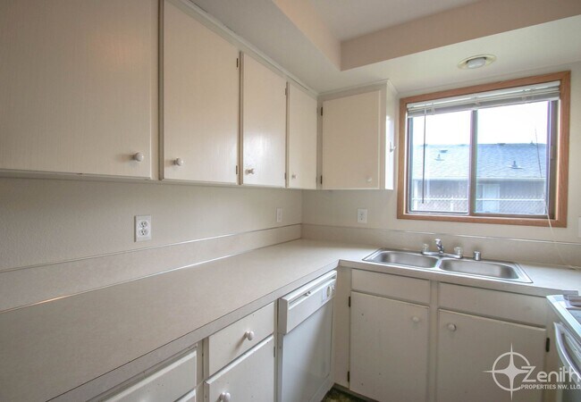 Building Photo - 3017 NE Whitman Ave