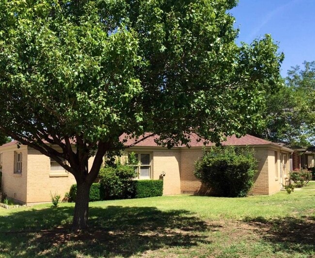 Building Photo - 112 S Palo Duro St