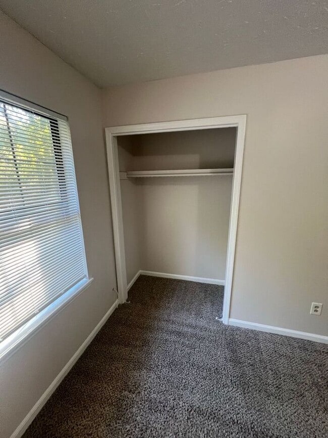 Building Photo - NOW READY!!! Cozy ranch 2 bedroom 1.5 bath...