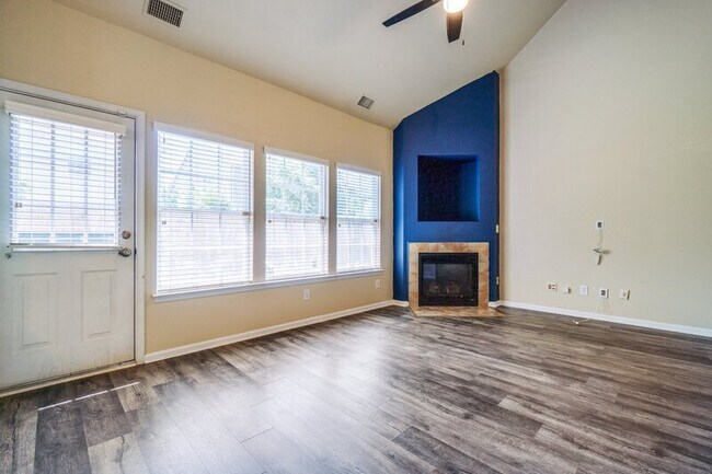Building Photo - 3701 Bay Crescent
